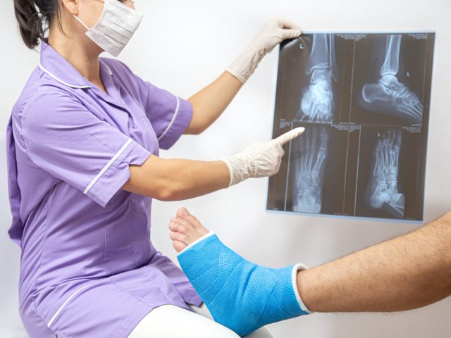 5 signs you need an arthroscopy surgeon in Ambala